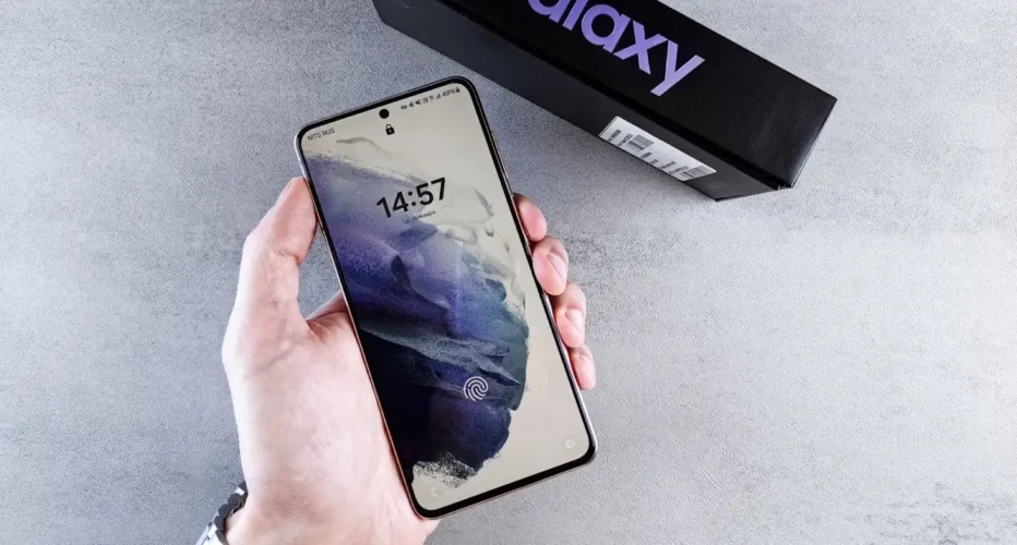 Samsung Galaxy S26 FE by pexels-zeleboba